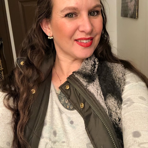 Reversible Green & Faux Fear Vest - Picture 7 of 10